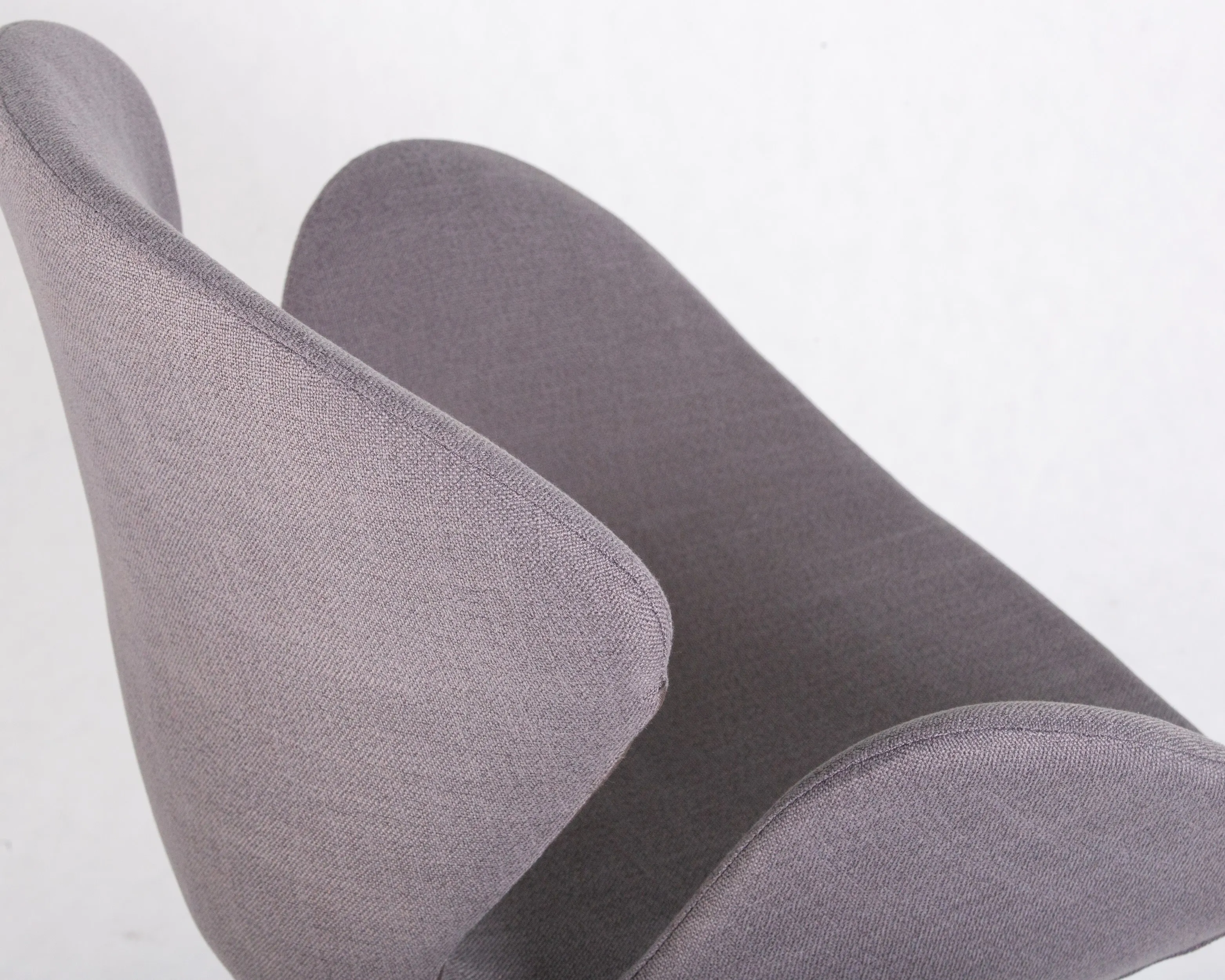 Кресло дизайнерское DOBRIN SWAN серая ткань IF11, алюминиевое основание