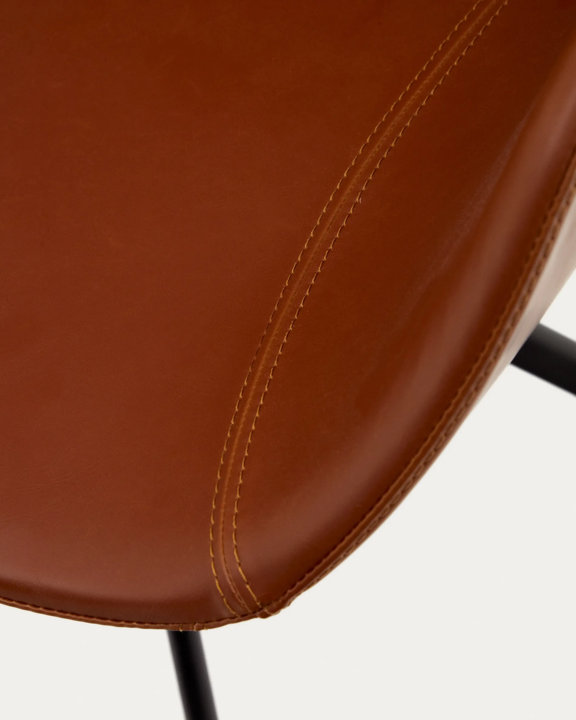 Поворотное кресло La Forma Tissiana коричневый искуственная кожа черные металлические ножки 175094