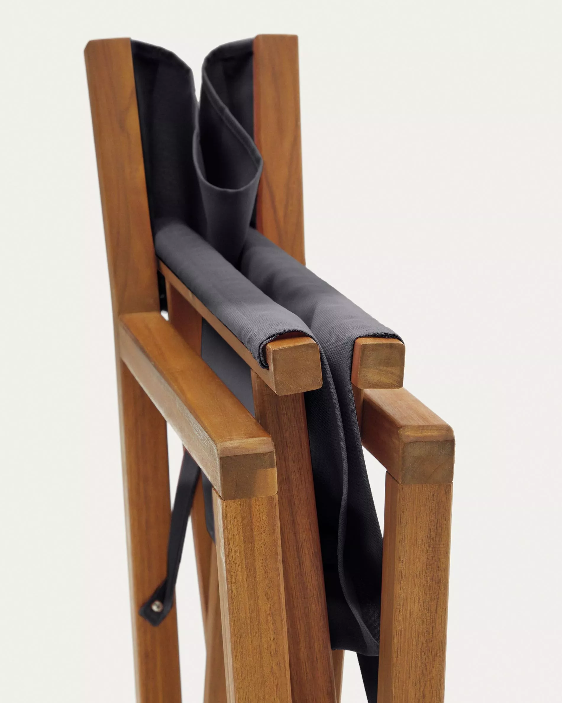 Складной стул La Forma Thianna с основанием из массива акации черный