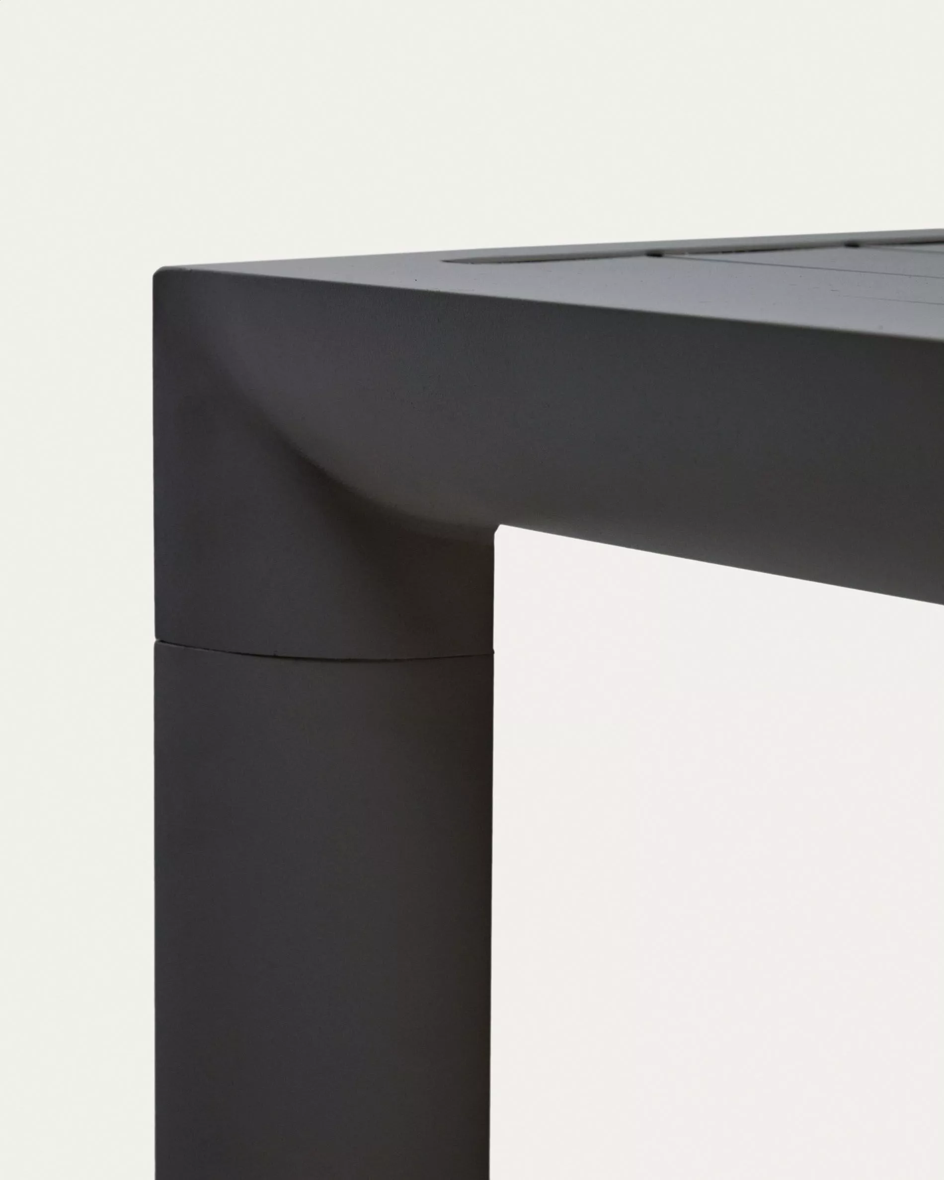 Барный стол La Forma Culip с порошковым покрытием серого цвета 150 х 77