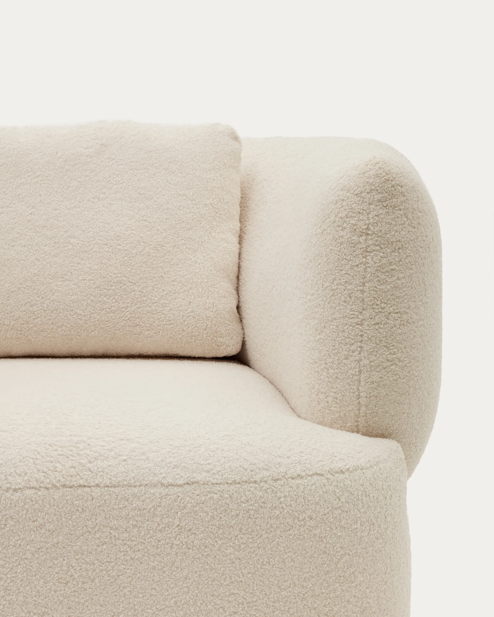 Поворотное кресло La Forma Martina букле белоснежное с подушкой 190127