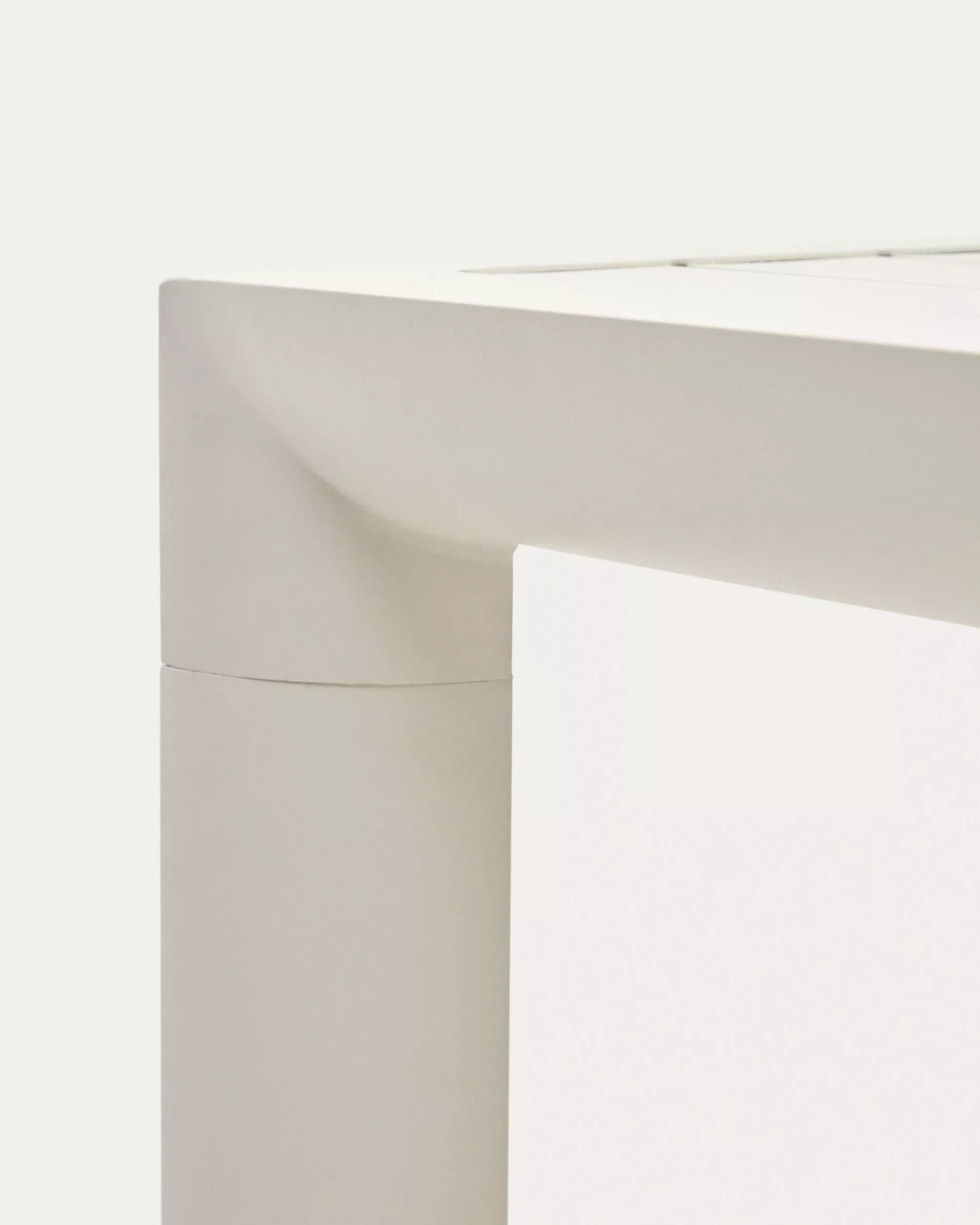 Уличный стол La Forma Culip с порошковым покрытием белого цвета 150 х 77