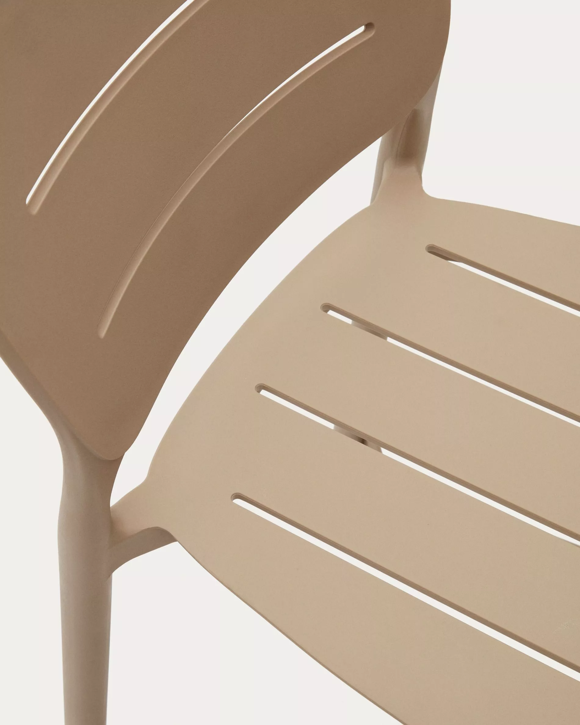 Полубарный стул La Forma Morella бежевый пластик