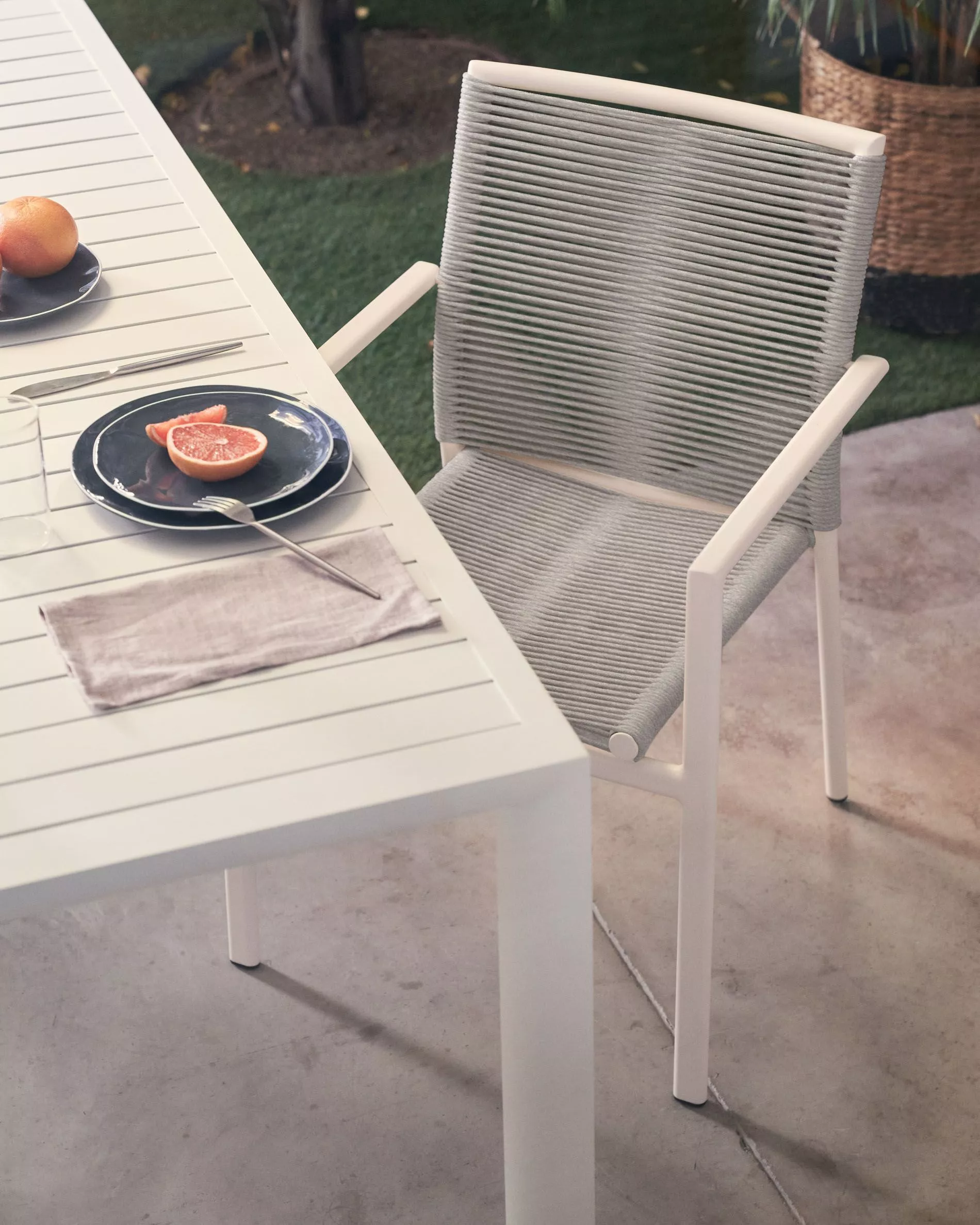 Садовый стул La Forma Culip из алюминия и шнура в белом цвете