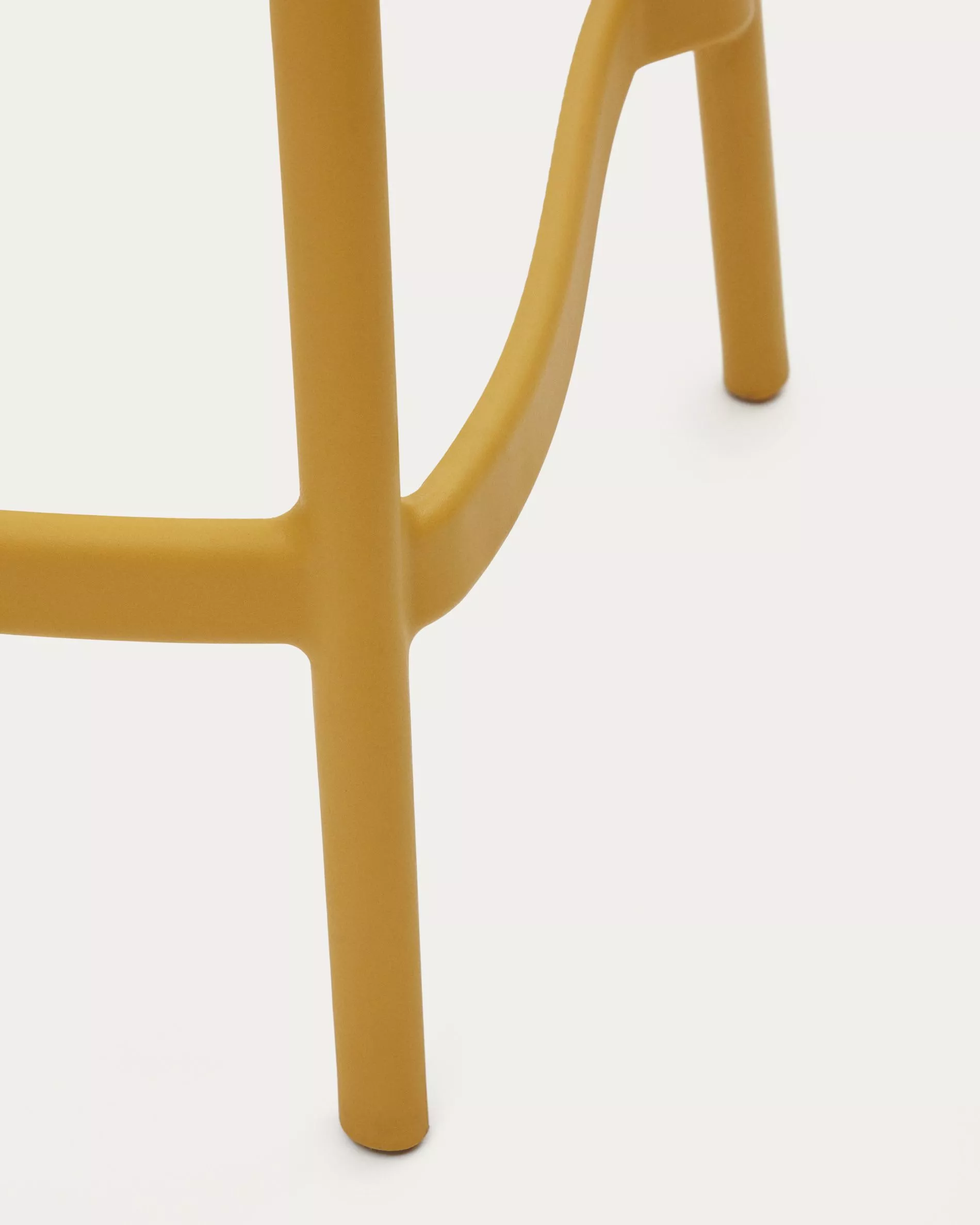 Полубарный стул La Forma Morella горчичный пластик