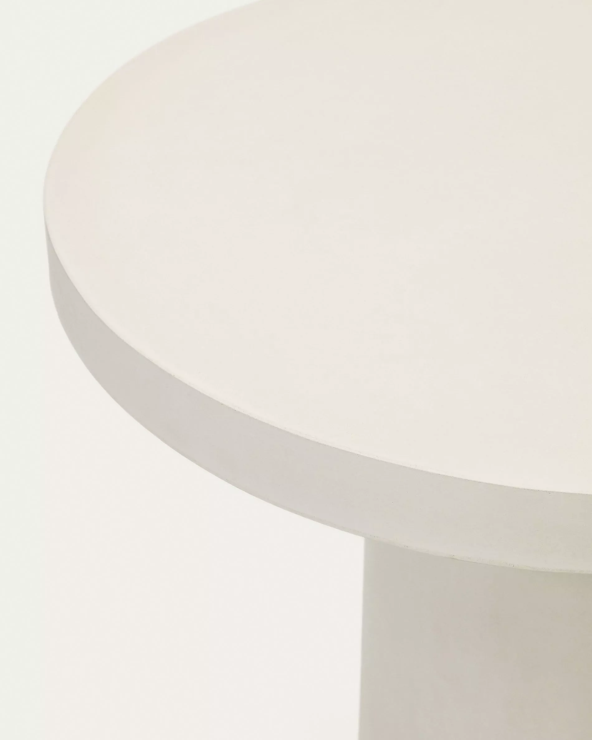 Круглый стол La Forma Aiguablava из белого цемента 90 см