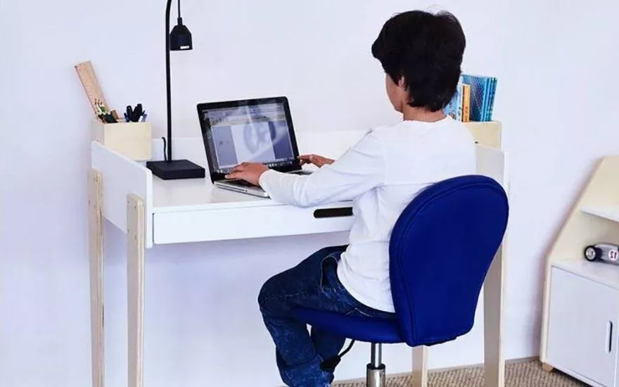 Как выбрать компьютерное кресло для школьника: 5 важных моментов