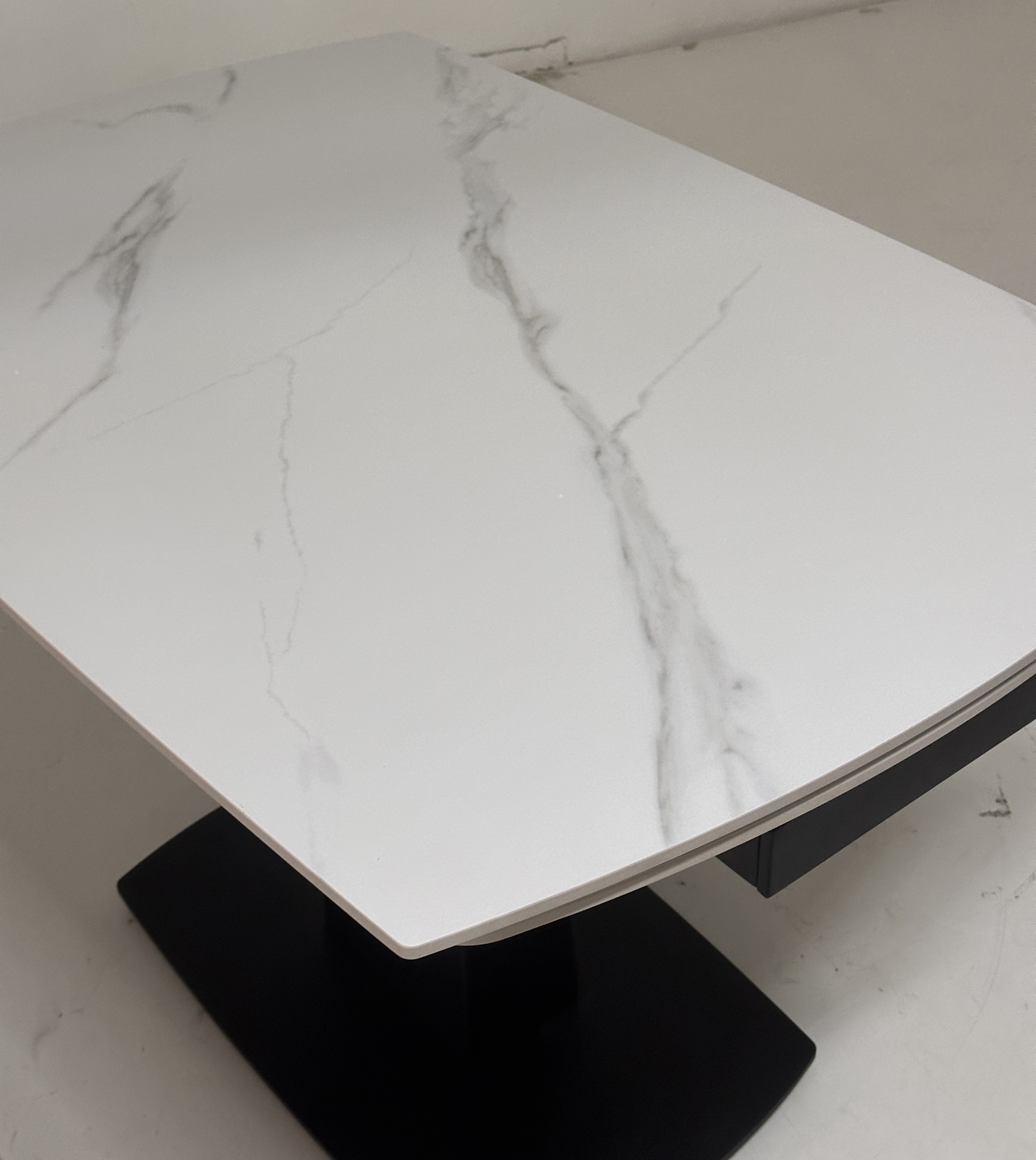 Стол BALDE 120 MATT WHITE MARBLE SOLID CERAMIC / BLACK